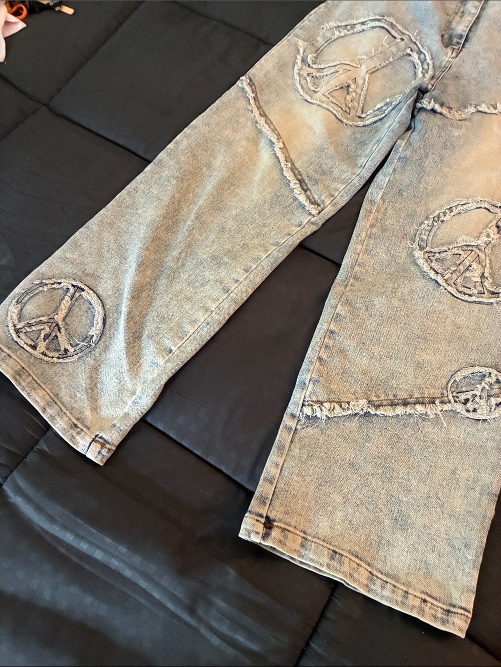 DAVI & DANI Light Wash Straight Leg Jeans with Embroidered Peace Patch - Picture 5 of 7